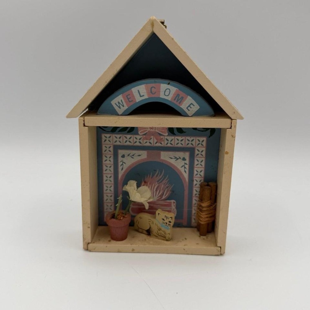 Vintage Folk Art Wooden House Shelf Diorama Welcome Cat Fireplace Decor 5"‎